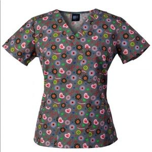 👕3/$25 Women Scrubs Top Printed V-neck 4-Pockets